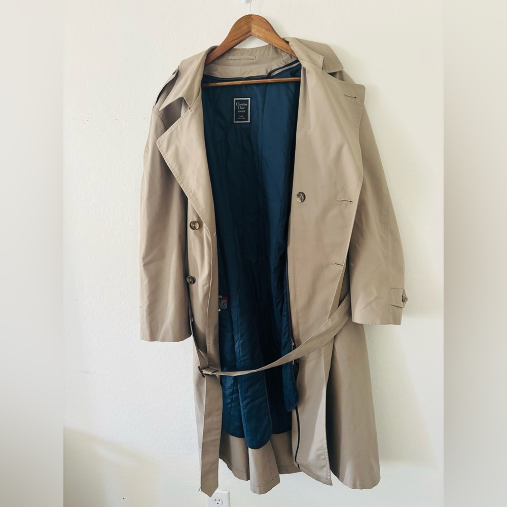 Christian Dior Tan Trench Coat 🧥 - Picture 4 of 13